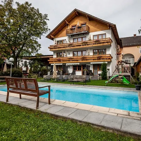 Гостевой дом Landgasthof Moser & Restaurant Bootshaus 4*