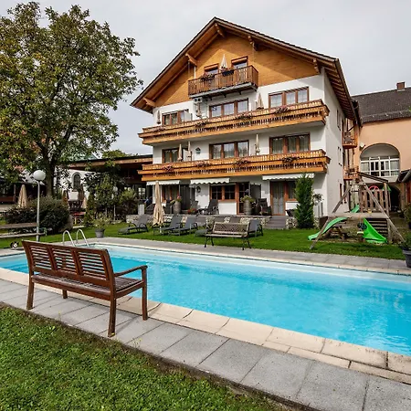Pensión Landgasthof Moser & Restaurant Bootshaus