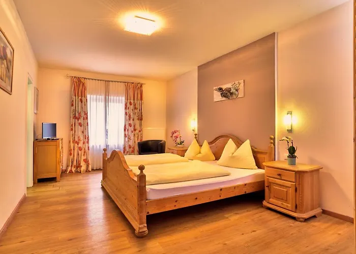 Landgasthof Moser & Restaurant Bootshaus بيت ضيافة 4*