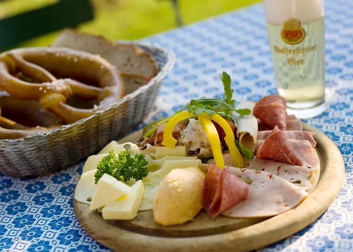 Landgasthof Moser & Restaurant Bootshaus بيت ضيافة